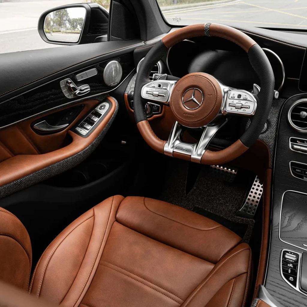 Mercedes-AMG steering wheel in tan and black leather